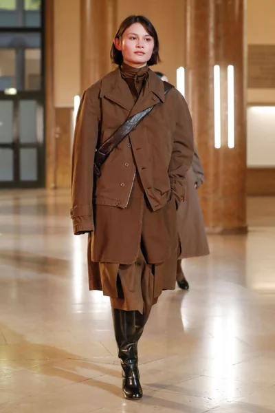 Look 18